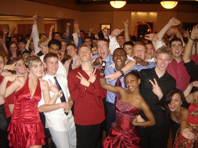 Metro Mass Entertainment DJs always have the Best Music for School Dances, Semi-Formals, and Prom.